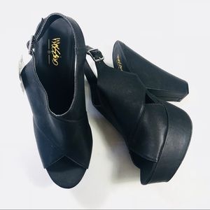 Mossimo Black wedge platform heel